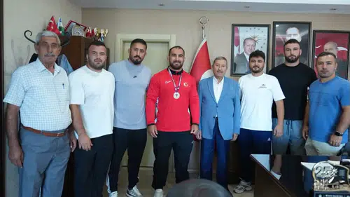Darende Er Meydanı’nda Feyzullah Aktürk Rüzgarı: Başkan Bozkurt’tan Tebrik Mesajı