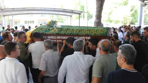 Denizli'de yolun karşısına geçerken otomobilin çarptığı kadın toprağa verildi