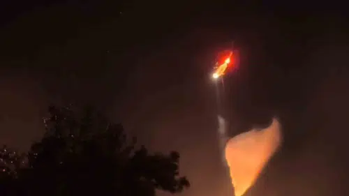 Fethiye'de gece yangınında tek hava gücü yerli helikopter oldu: Nefes 2,5 ton suyla alevleri denizden kesti
