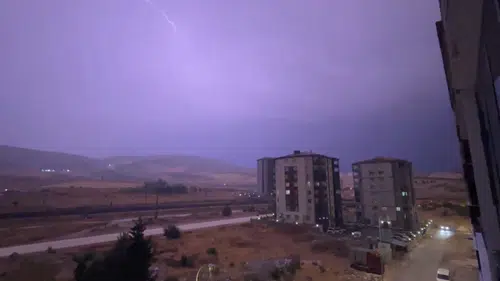 Gaziantep'te Geceyi Gündüze Çeviren Şimşek Fırtınası