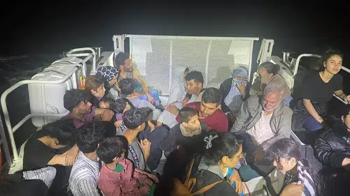 Ayvacık'ta lastik bot operasyonu: 37 kaçak göçmen yakalandı, 2 organizatör gözaltında