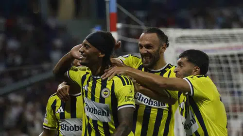 Fenerbahçe, Lyon'u deplasmanda devirerek Şampiyonlar Ligi'ne döndü