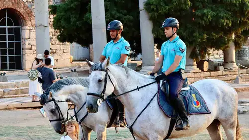 İzmir'in turistik noktalarında atlı jandarma devriyesi dönemi