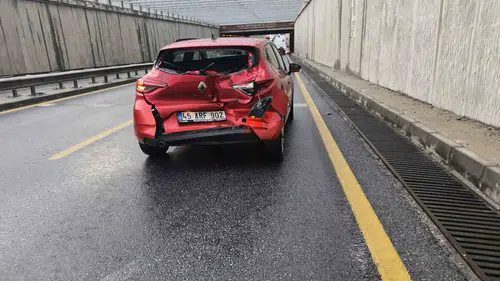 Aydın'da sağanak yağış trafiği kilitledi: Çok sayıda kaza meydana geldi