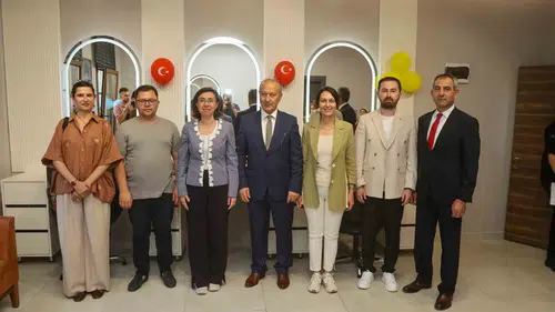 Uşak'ta sosyal belediyecilik adımı: Halk Kadın Kuaförü kapılarını açtı