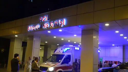 Erciş'te kontrolden çıkan otomobil takla attı: Sürücü yaşam mücadelesi veriyor