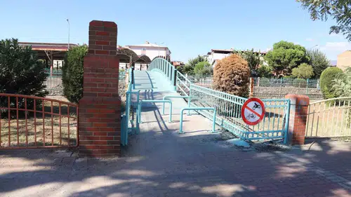 Nazilli'de demir köprüde motosiklet trafiğine bariyerli çözüm
