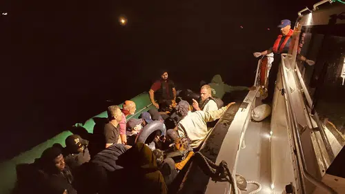 Seferihisar açıklarında gece operasyonu: 31 düzensiz göçmen yakalandı