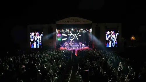 Bursa Kahve Festivali'nde Demet Akalın rüzgarı: Sukaypark'ta unutulmaz hafta sonu