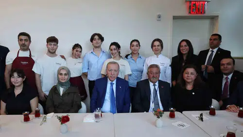 Erdoğan'dan New York'ta sürpriz mola: BM Genel Merkezi'nden Türkevi'ne yürürken pastaneye uğradı