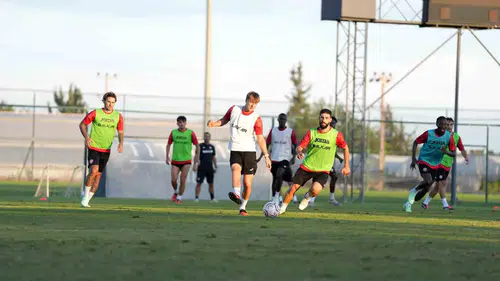 Burak Yılmaz yönetimindeki Çorum FK'da Antalya kampı yoğun geçiyor