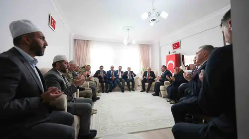 Bakan Yaşar Güler'den Kars'ta Vefa Ziyareti: Şehit Emin Polat'ın Ailesiyle Bir Araya Geldi