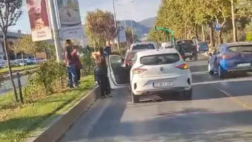 Menteşe'de Uğur Mumcu Bulvarı'nda üç araç birbirine girdi