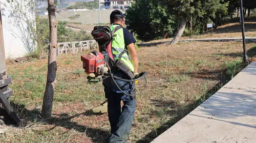 Hatay'da okul bahçeleri yeni eğitim dönemine belediye dokunuşuyla hazırlanıyor