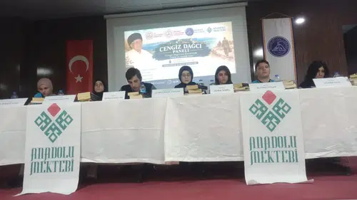 Bayburt Fen Lisesi öğrencileri Cengiz Dağcı'nın sürgün ve vatan temalı dünyasını mercek altına aldı