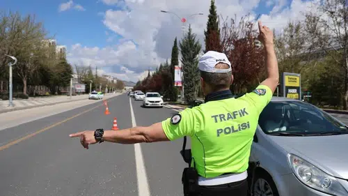 Düzce trafiğinde bir haftalık denetim bilançosu: Bin 175 sürücüye ceza kesildi
