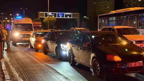 Nalçık Bulvarı'nda zincirleme kaza: Üç araç birbirine girdi
