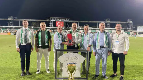 Yalıkavakspor'un tarihi kupa zaferi Bodrum'un spor gururu oldu