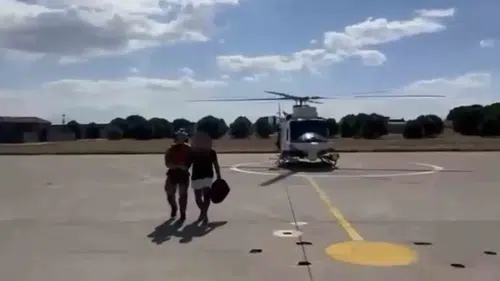 Koyun Adası açıklarında batan tekneden kurtulanlar helikopterle tahliye edildi