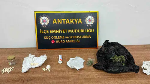 Antakya'da polisten kaçmaya çalışan 3 şüpheli uyuşturucuyla yakayı ele verdi