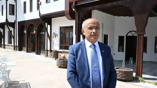 Malatya'nın tarihi kerpiç evleri modern bir sosyal merkeze dönüşüyor