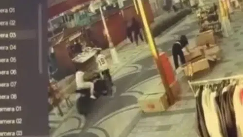 Trafiğe kapalı caddede bisikletli çocuğa motosiklet çarptı