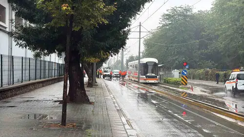Şeker Mahallesi'nde tramvay hattı arızası ulaşımı durdurdu