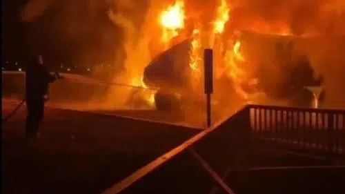 Kars'ta seyir halindeki tır bir anda alev topuna döndü