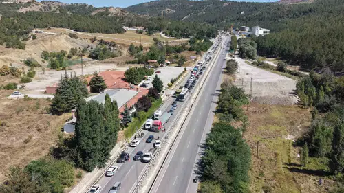 Samsun-Çorum kara yolunda zincirleme kaza: 5 kişi hastaneye kaldırıldı