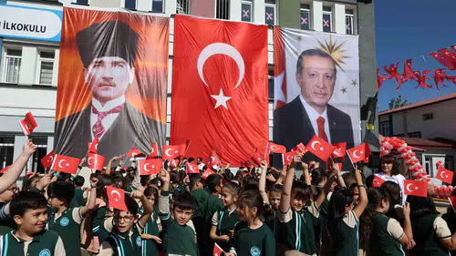 Erzurum'da yeni eğitim yılı Maarifin Kalbinde Oyun temasıyla başladı