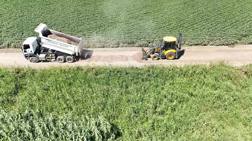 Şehzadeler'de tarımsal ulaşım seferberliği: 254 kilometrelik yol yenilendi