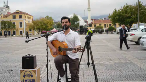 Samsun sokaklarında yankılanan ses: Sadık Keleş gönüllere dokunuyor