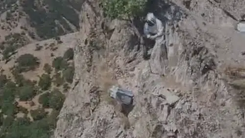 Elazığ'da arıcıların zorlu mesaisi: Ayılardan korumak için kovanları kayalıklara astılar