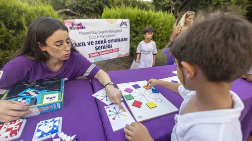 Tarsuslu çocuklar zeka oyunlarıyla ekran başından kalkıp üretimle buluştu