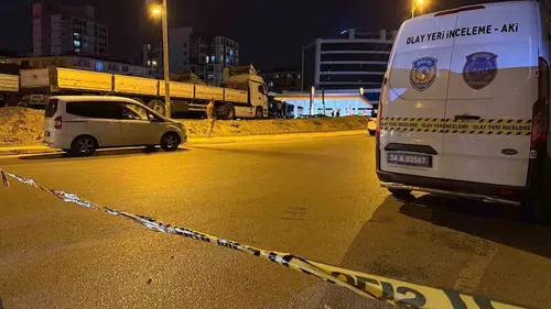 Esenyurt'ta korsan taksi denetimi kanlı bitti: Sürücü önce polisi vurdu sonra intihara kalkıştı