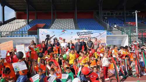 Bartınlı öğrencilerden Gazze için gökyüzüne barış mesajı