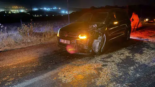 Çan'da gece vakti traktör kazası: Saman balyaları yola saçıldı