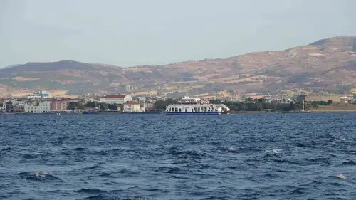 Kuzey Ege'de fırtına engeli: Gökçeada feribot seferlerinde iptal kararı