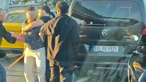 TEM Otoyolu'nda kaza sonrası şiddet: Sürücüler sopalarla birbirine girdi