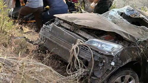 Yedisu'da kontrolden çıkan araç dereye yuvarlandı: 1 can kaybı
