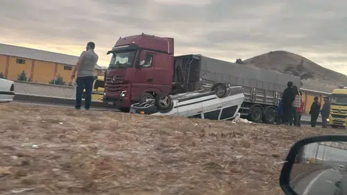 Karapınar yolunda şerit değişimi kazaya davetiye çıkardı: 1 yaralı