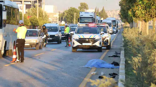 Denizli'de motosikletli genç kıza çarpan sürücü arkasına bakmadan kaçtı
