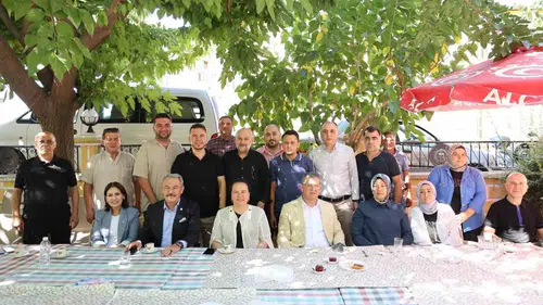 Buldan'da AK Parti'ye 15 yeni katılım: Üreticinin sorunları doğrudan bakana iletildi