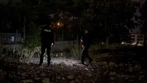 Erzincan'da nefes kesen kovalamaca: Pencereyi kırıp kaçan şüpheliler metruk binada kıskıvrak yakalandı