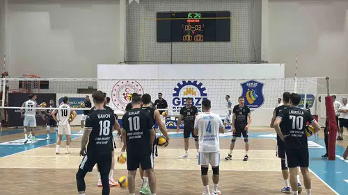 Dursun Ali Arslan Voleybol Turnuvası'nda ev sahibi ekip geri dönüşle kazandı