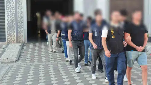 Borsa yatırım vaadiyle 4,5 milyon liralık vurgun yapan şebekeye 8 ilde darbe