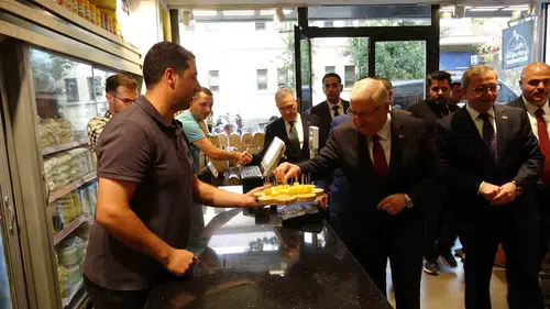 Bakan Yaşar Güler Kars sokaklarında esnafın nabzını tuttu