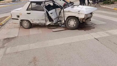 Bayat çıkışında kamyonet ve otomobil çarpıştı: 3 yaralı