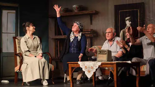 Alzheimer hastası büyüklerin sahne performansı izleyenleri mest etti