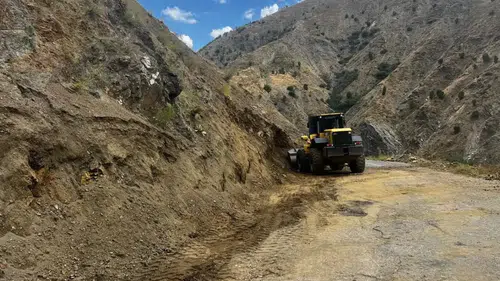 Çelikhan'da köy yolları daha güvenli hale getiriliyor